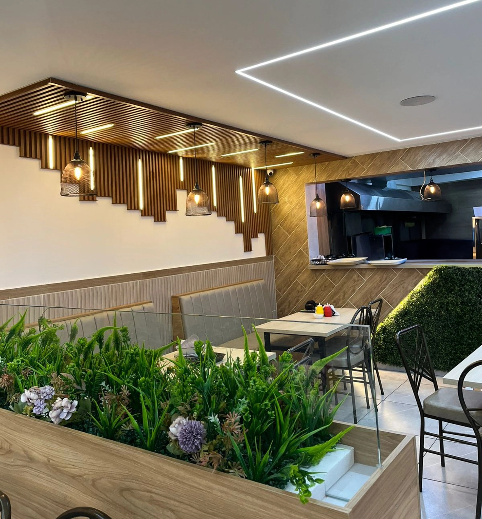 Salchipapa especial y consomé, comidas favoritas en Pollo Punto la 22